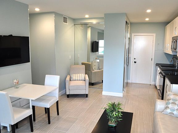 4th image of 240 Seaview Ct