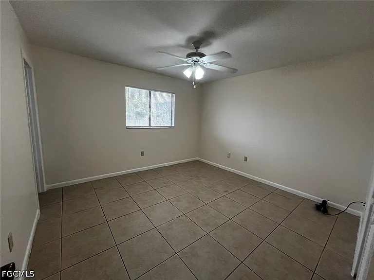 919 SE 8th Ter #7 — Photo 9