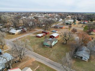 308 S Elm Ave, Erick, OK 73645
