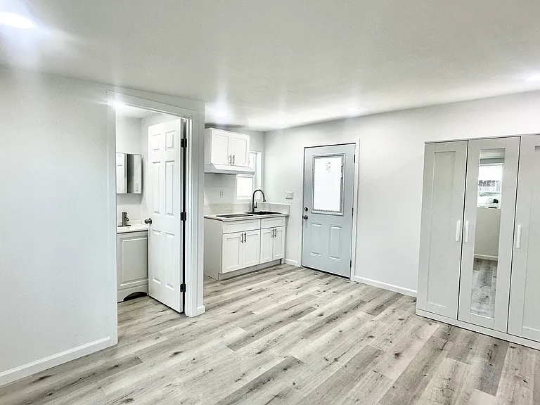 14342 Horst Ave #4 — Photo 4