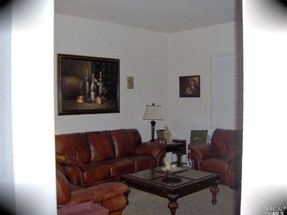 5th image of 639 Canterbury Cir
