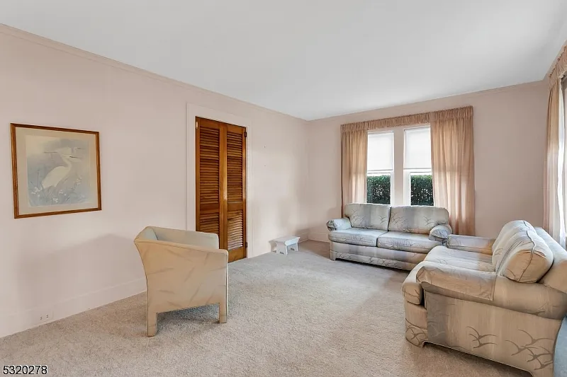 3 bed, 1.5 bath, $3,500 — Photo 2