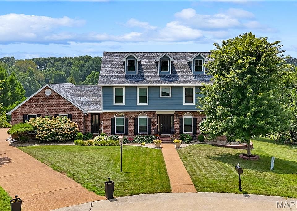 1st image of 18 Woodland Hills Ct