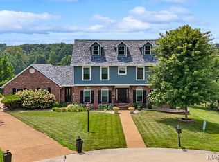 18 Woodland Hills Ct, Alton, IL 62002