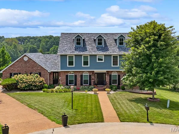18 Woodland Hills Ct, Alton, IL 62002