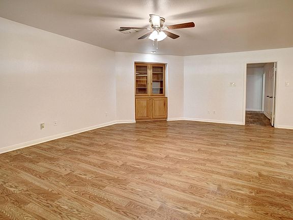 5th image of 504 Leah Ln