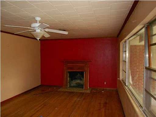 4th image of 615 Cary Memorial Dr