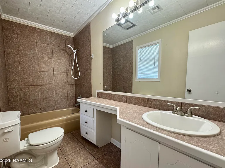 100 Charolais St #B — Photo 14