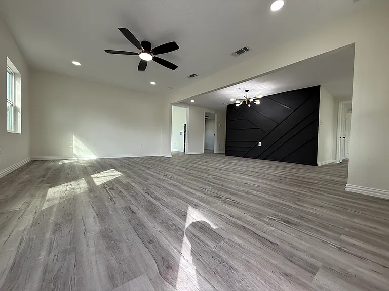 504 N Denison St — Photo 3