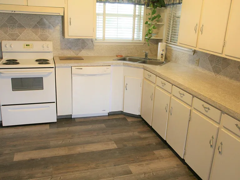503 Hilliard Dr — Photo 3