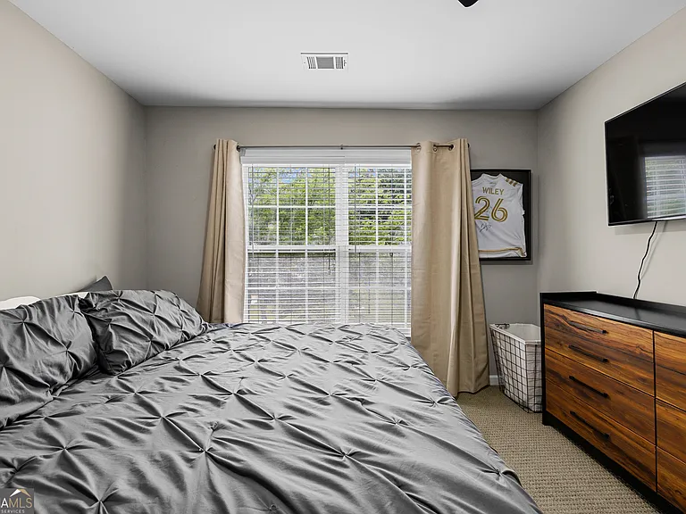 77 Lakeshore Pkwy — Photo 34