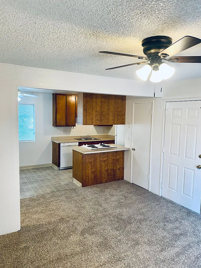 635 W 6th Avenue — Photo 3