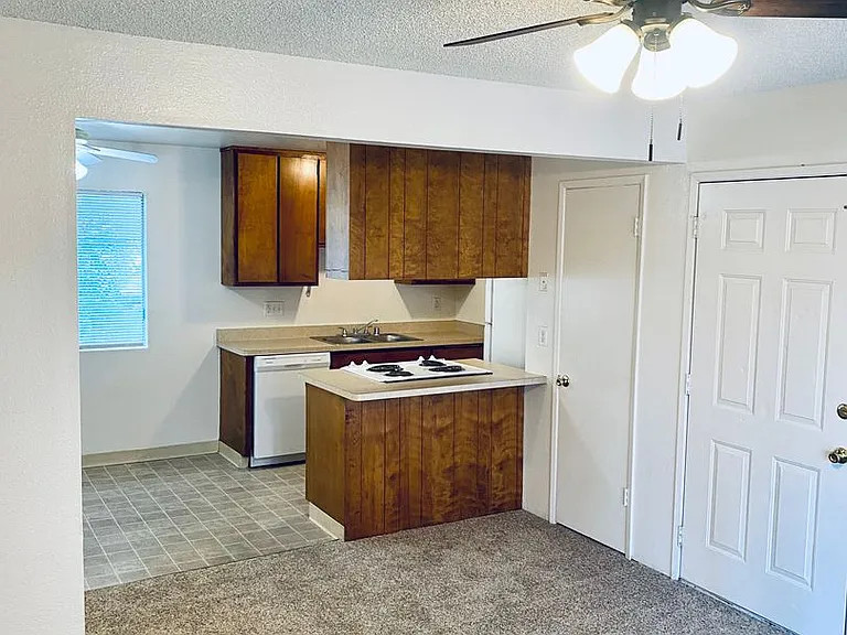 635 W 6th Avenue — Photo 3