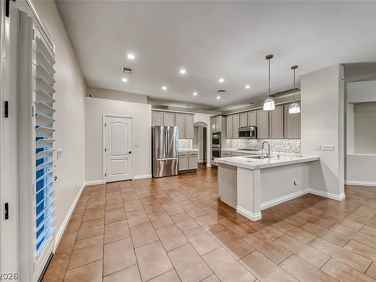 2122 Mooreview St — Photo 6
