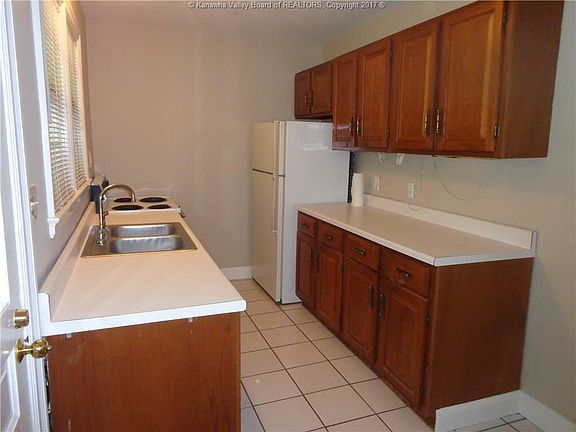 4th image of 676 Forest Cir