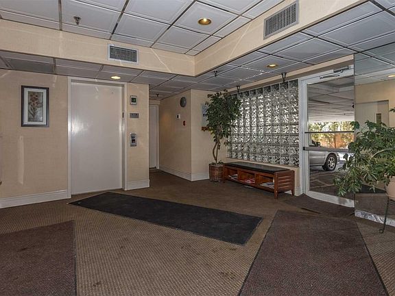 3rd image of 205 Mineola Blvd APT 4F