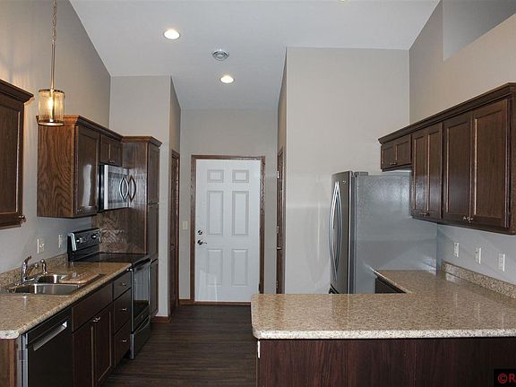5th image of 248 Skylark Dr