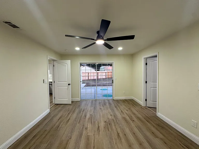 13000 Lorenzo Ct — Photo 32