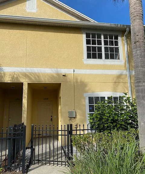 10918 Winter Crest Dr — Photo 1
