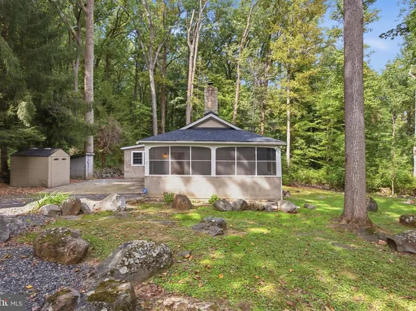 1819 Snyder Rd, Green Lane, PA 18054