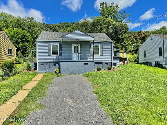 3rd image of 2627 Larkwood Ln
