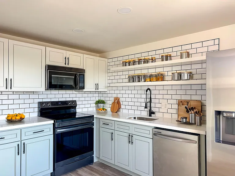 5621 Pershing Ave — Photo 2