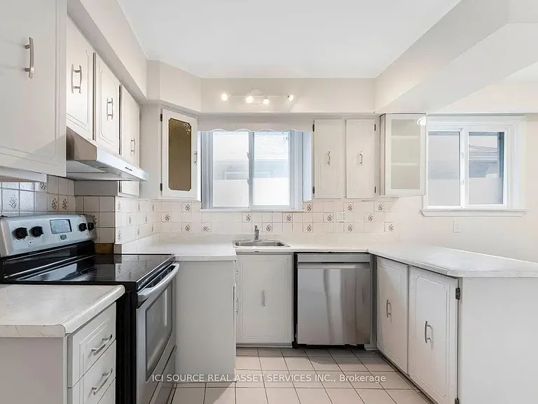 4 Dempster St #MAIN FL — Photo 7