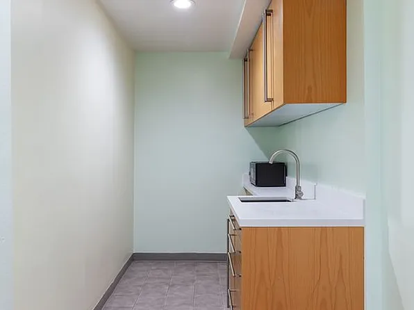 210 E 47th St #1AP, New York, NY 10017