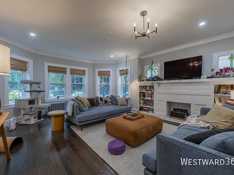 1318 Dewey Ave #2 — Photo 4