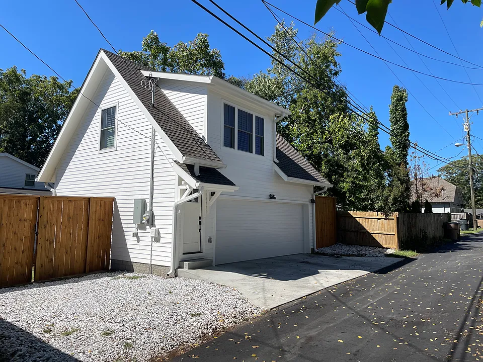 910 Montrose Ave #B