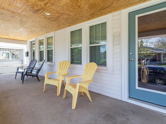 3rd image of 220 Jefferson Ave #220