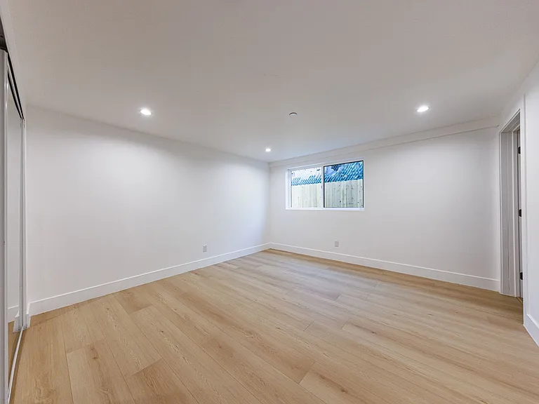 1330 S. Longwood Ave. — Photo 37
