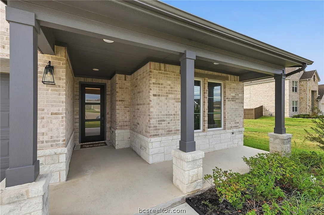 4 bed, 2161 sqft, $4,500 — Photo 4