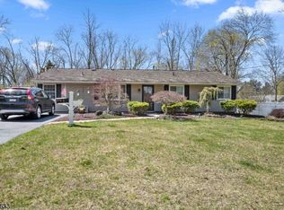 7 Tyne Ct, Kendall Park, NJ 08824