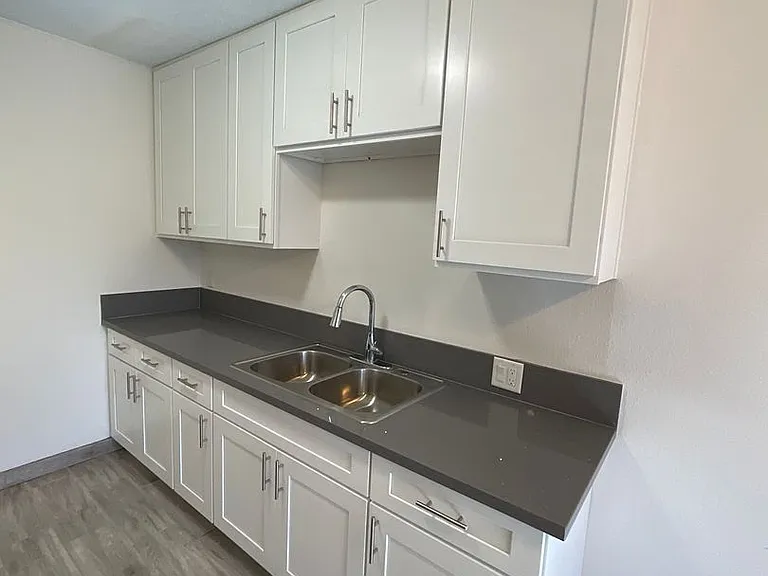 126 E Wilken Way — Photo 8