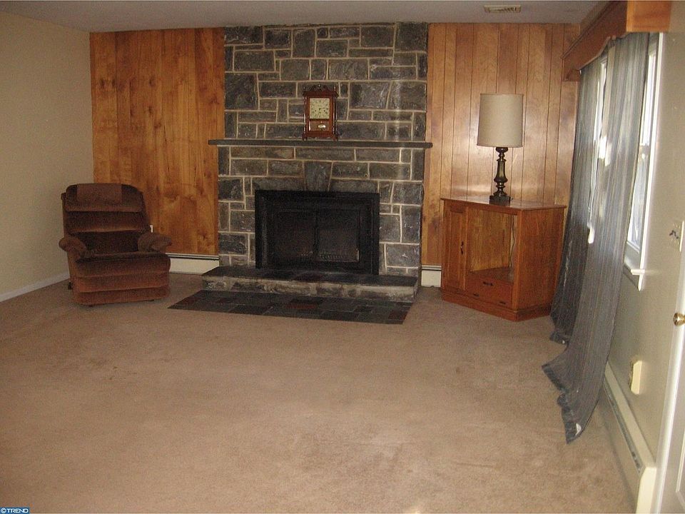 2nd image of 3783 Drake Cir