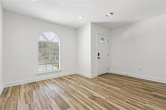 711 Calvert Ave — Photo 3