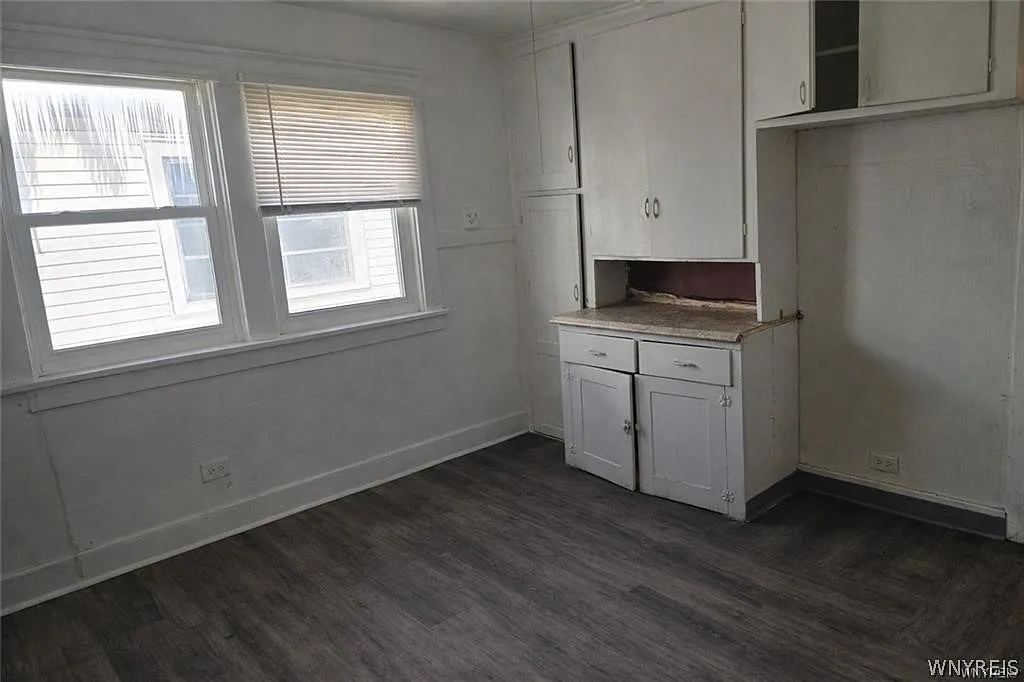 4 bed, 1.5 bath, 2560 sqft, $1,750 — Photo 3