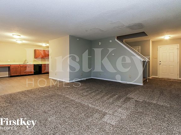 3rd image of 1911 Dutch Elm Dr