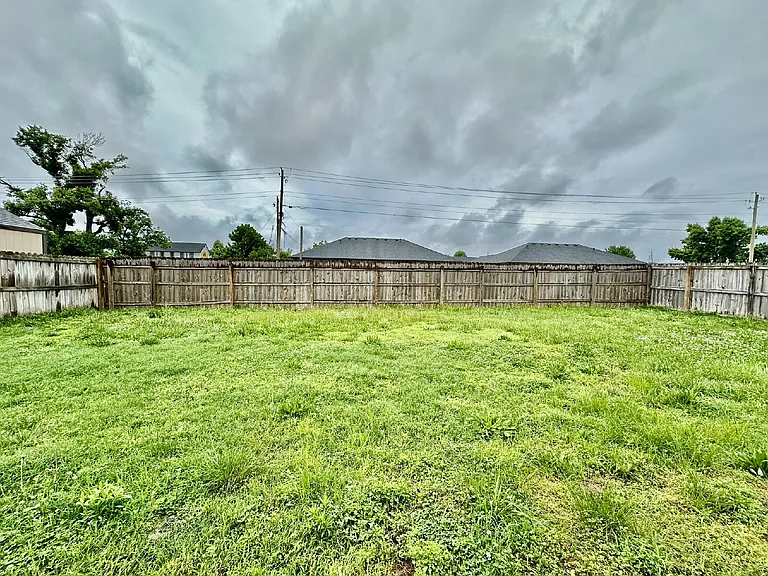 2311 W Willow St — Photo 29
