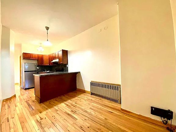 5th image of 242 Melrose St #3A
