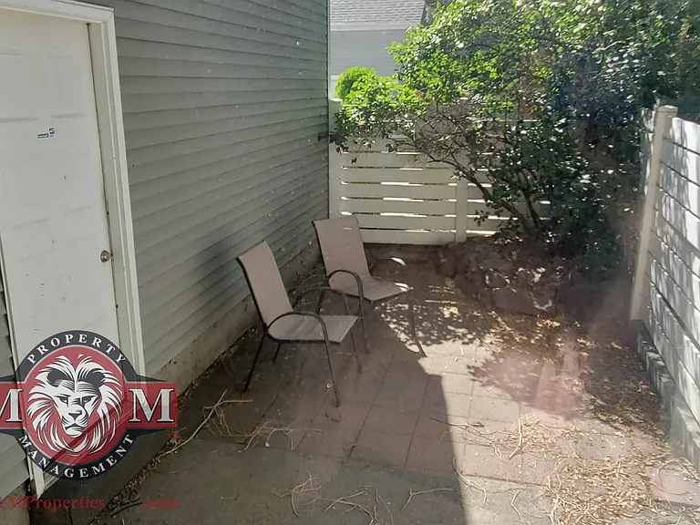 975 E Essex Court Way #4 — Photo 9
