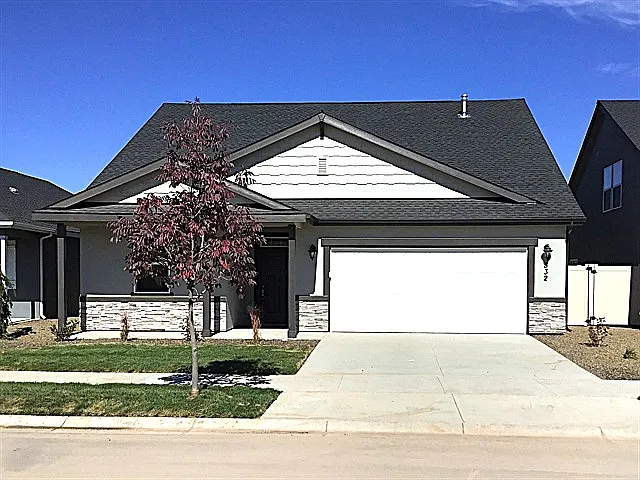 4 bed, 3.0 bath, 2094 sqft, $2,880 — Photo 1
