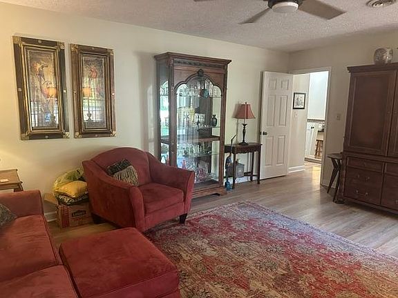 5th image of 6147 Hughes Ln.