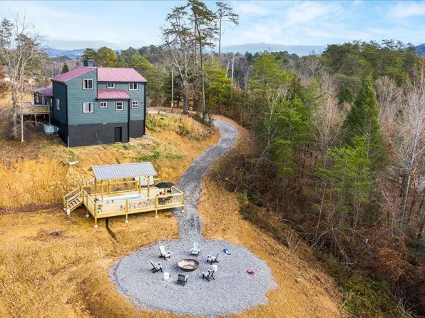 2851 Sequoia Rd, Pigeon Forge, TN 37863