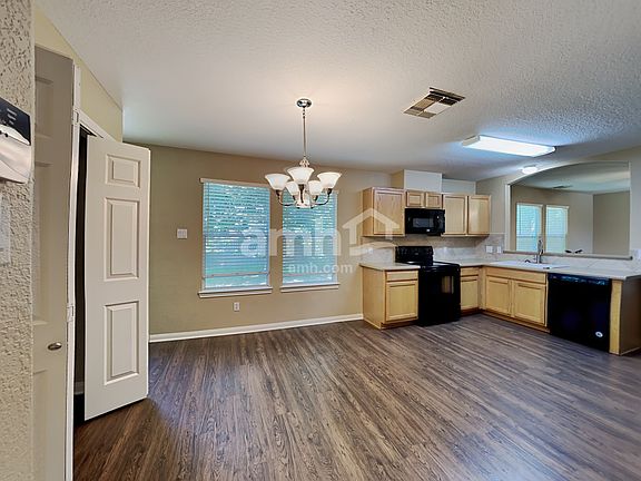 4th image of 3413 Stratford Dr