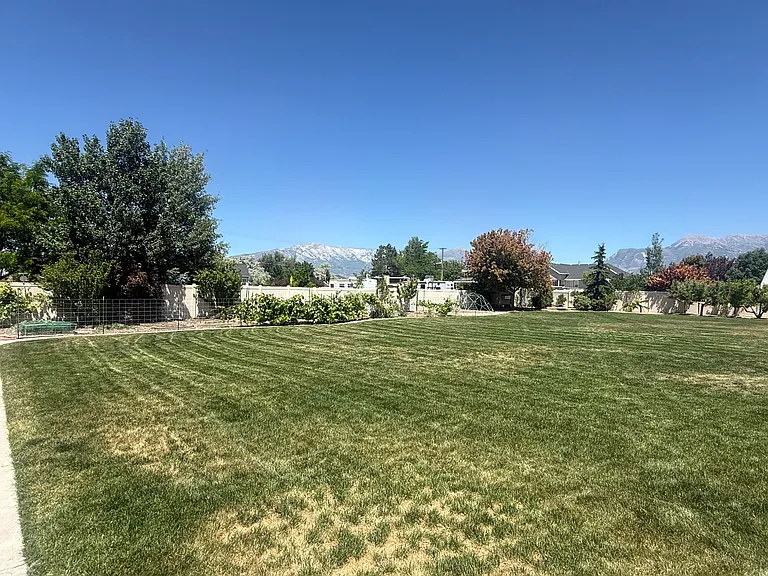 254 N Constitution Dr W — Photo 40