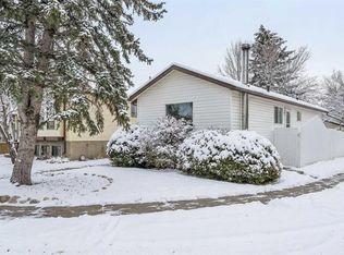 218 N Pinemeadow Rd NE, Calgary, AB T1Y 4N9