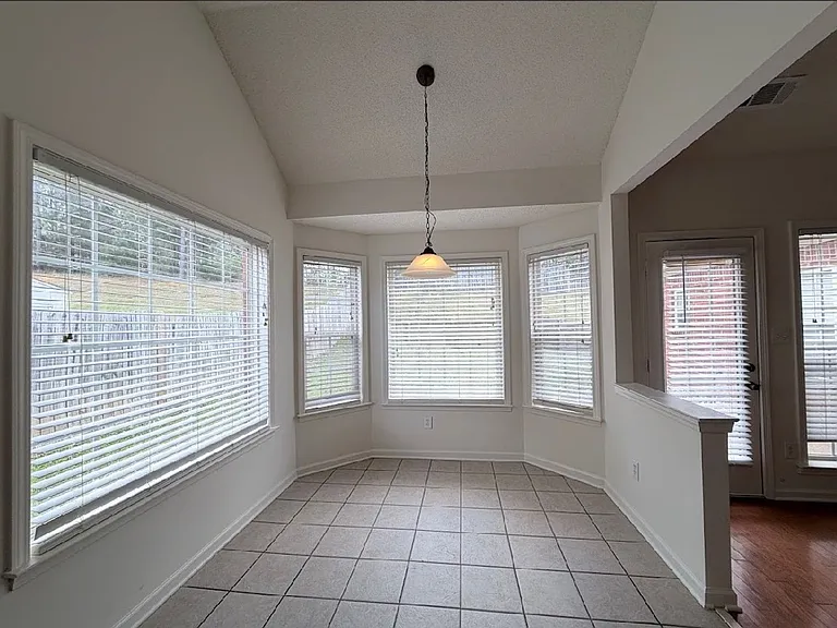 10097 Bloomsbury Ave — Photo 6