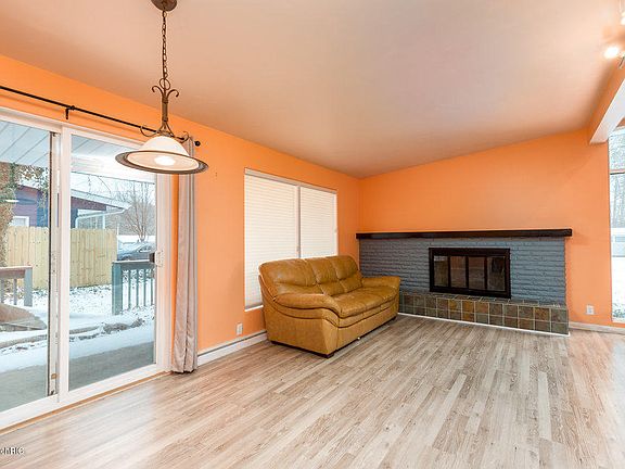 4th image of 774 Southgate St